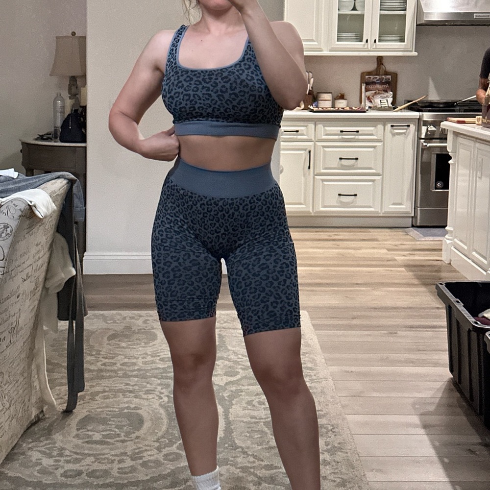 Blue matching set : sports bra & shorts